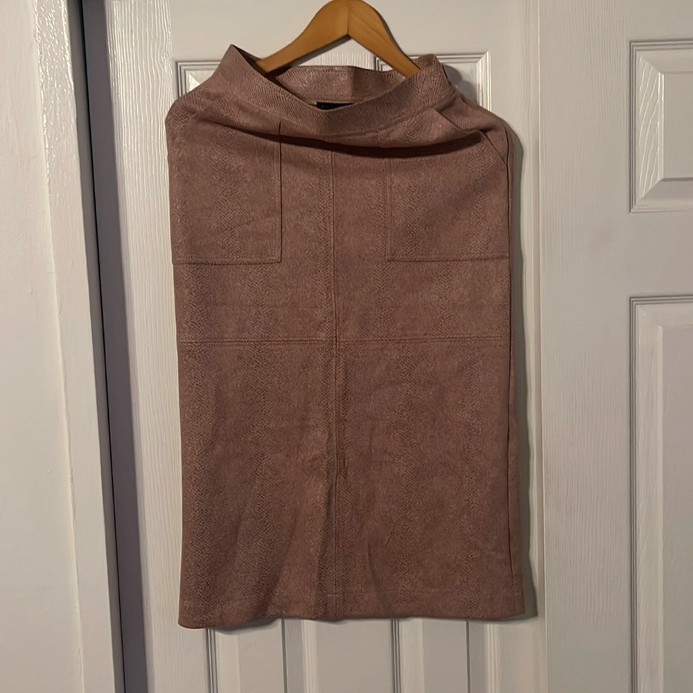 Pencil skirt high waisted with small back slit